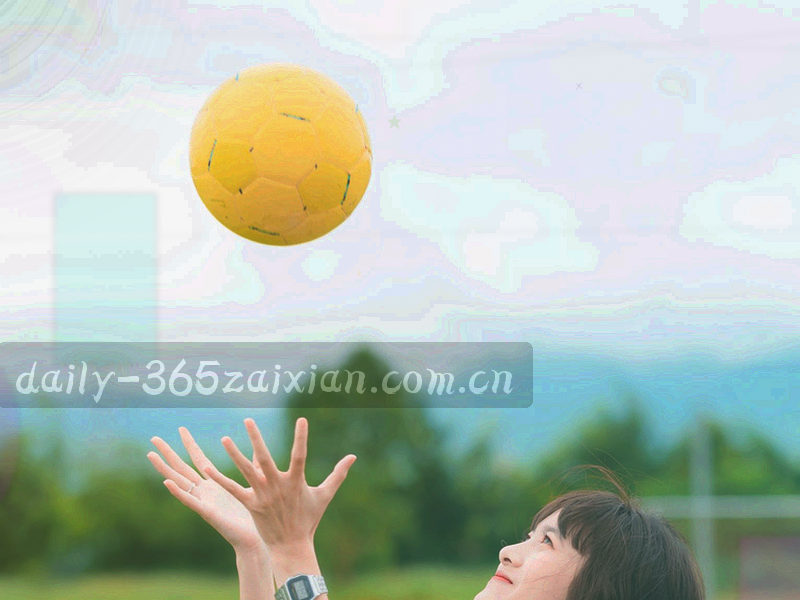 三张便签依次贴在桌沿上，分别写着查一个入口、设备迁移、批量核对